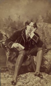 Oscar_Wilde_by_Napoleon_Sarony_(1821-1896)_Number_18_b.jpeg